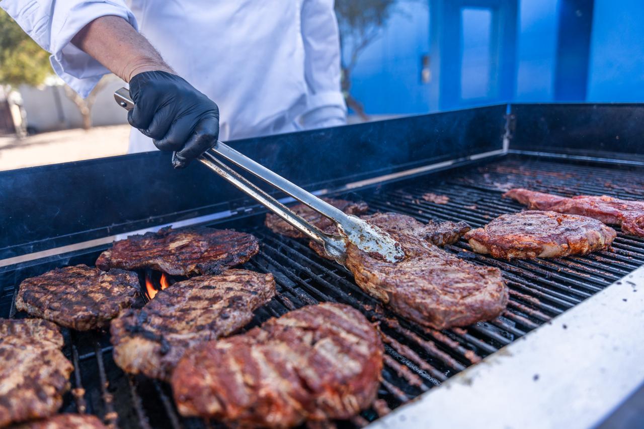 Grilling steaks
